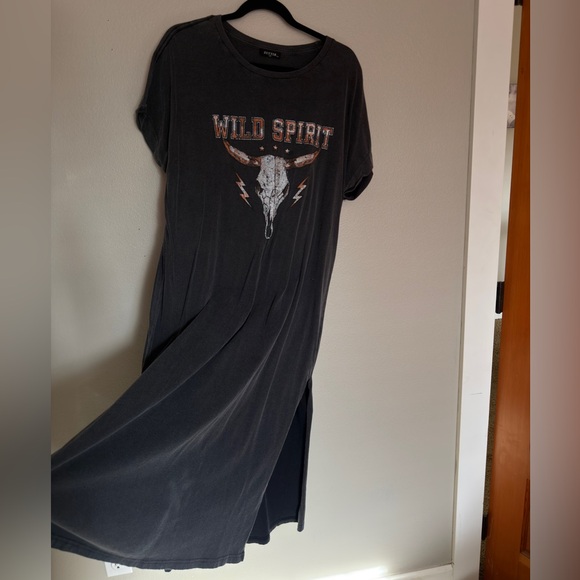 zutter Dresses & Skirts - Wild Spirit Graphic T-Shirt Dress